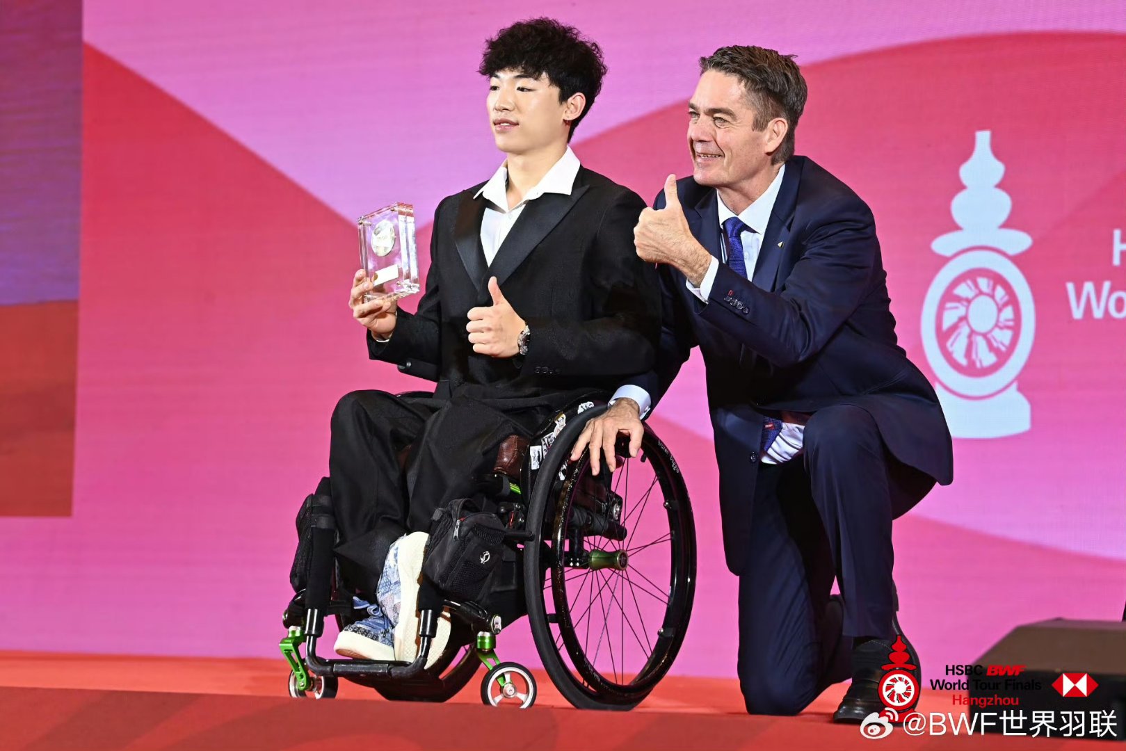 知名球队球员受邀参加慈善活动，积极为社会贡献力量的简单介绍