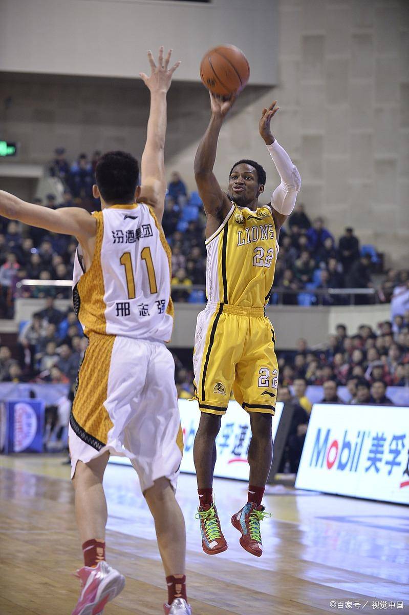 包含太阳黄蜂2换1交易达成，马威远赴菲尼克斯，随后选中马卢阿奇第10顺位的词条