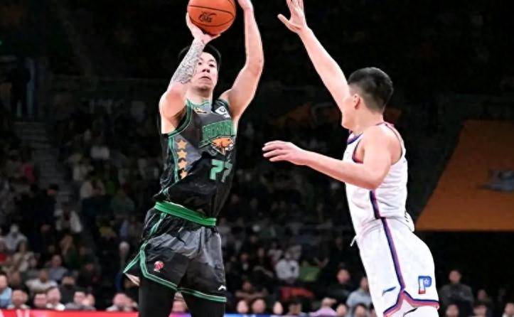 弗格32分辽宁终结上海16连胜江苏不敌新疆