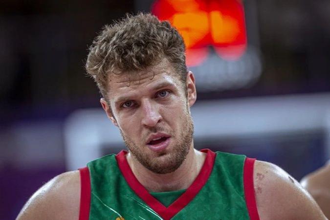 2年500万！帕克正式签约！再见了，NBA最悲情的榜眼秀的简单介绍