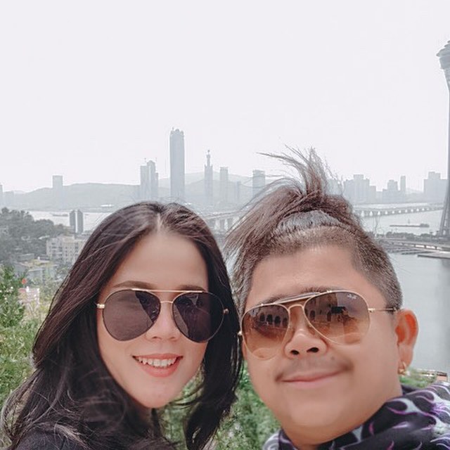 特尔施特根社媒公开新恋情：晒女友配加泰语，疑似本地姑娘