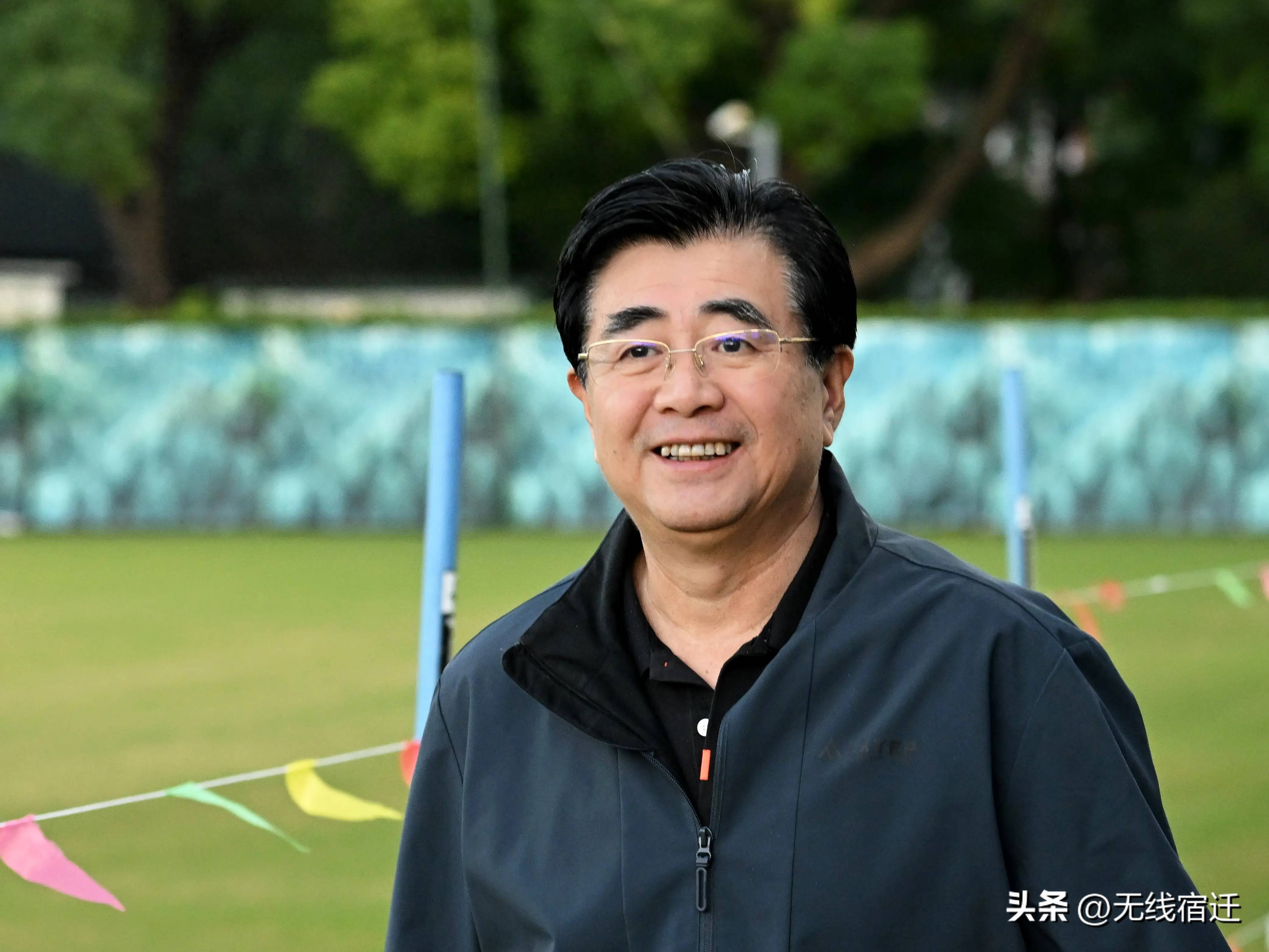 中欧体育-拍手叫好！严惩东亚杯侮辱球迷外援，中甲队48小时除名，公开道歉无效的简单介绍