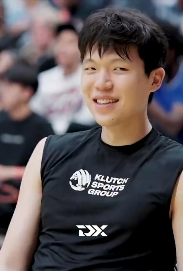 杨瀚森给所有人留下深刻印象他是开拓者长期计划