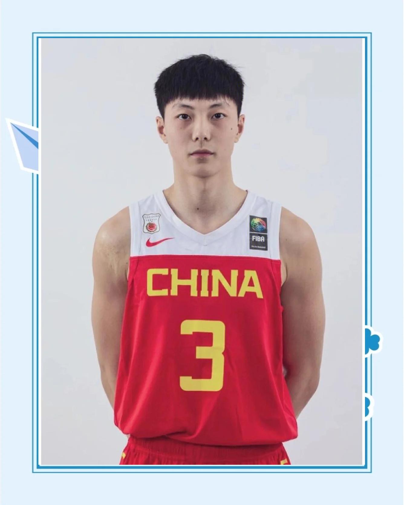 胡明轩：新一届中国男篮大家融入的都非常好的简单介绍
