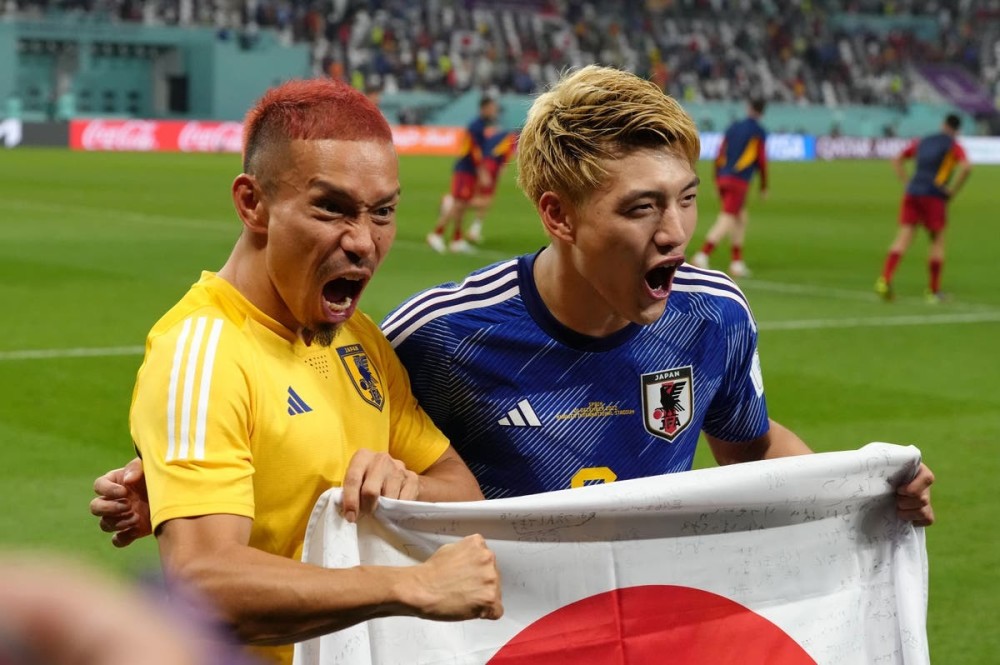 日本队举行庆功宴，庆祝成功晋级